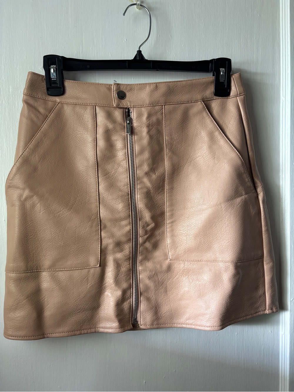 Bar III Tan/Peach Faux Leather Front-Zip Mini Skirt